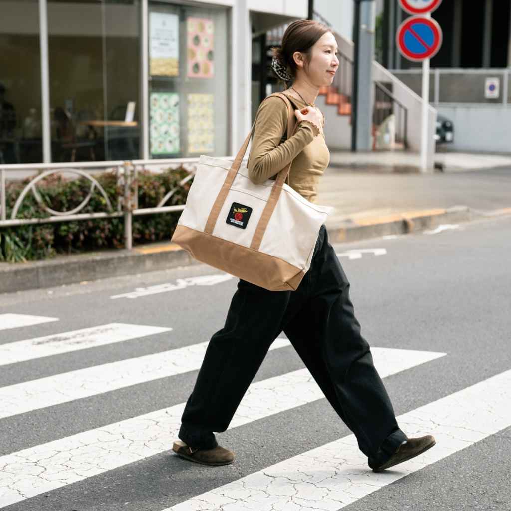 DE MARTINI* canvas tote bag (white/tan) - BLUE LUG ONLINE STORE