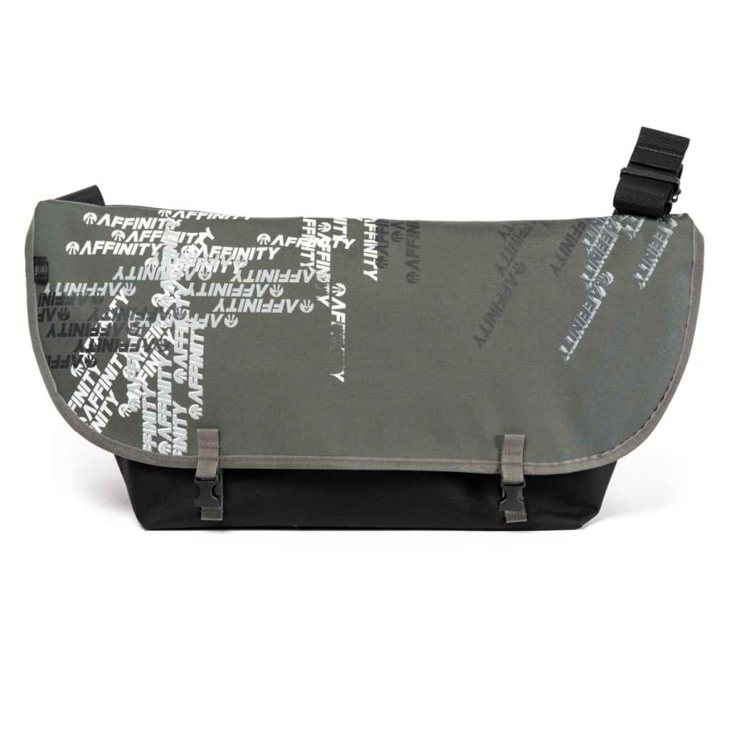 BLUE LUG×AFFINITY* the messenger bag (gray/black) - BLUE LUG