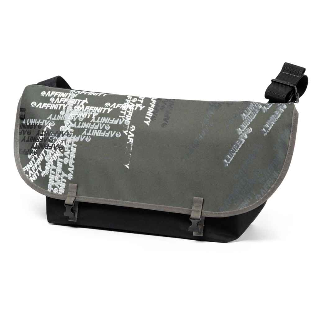 BLUE LUG×AFFINITY* the messenger bag (gray/black) - BLUE LUG