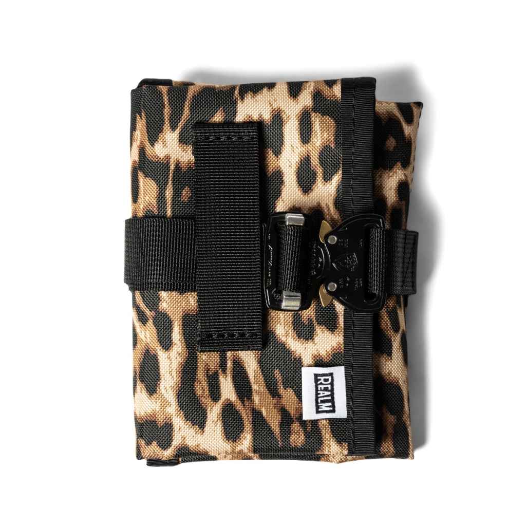 REALM サドルバッグ bluelug　ブルーラグ REALM* saddle tool roll cobra buckle (leopard) - BLUE LUG ONLINE STORE
