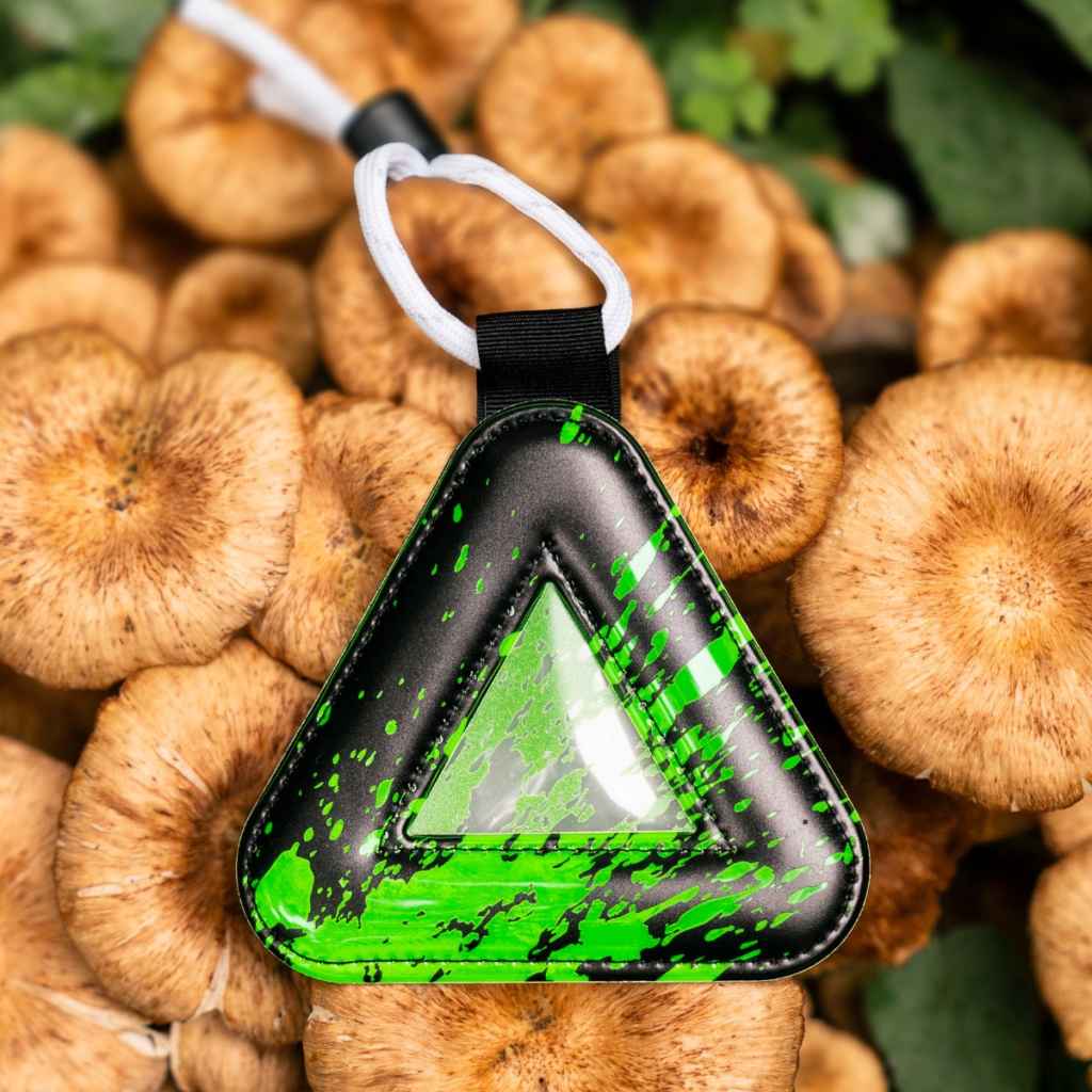 BLUE LUG* triangle reflector (mud splash) - BLUE LUG ONLINE STORE