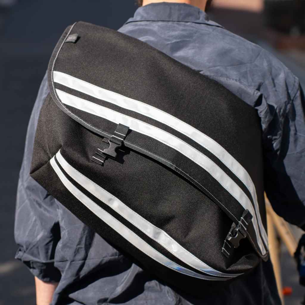BLUE LUG* the messenger bag (custom/black/white reflector) - BLUE