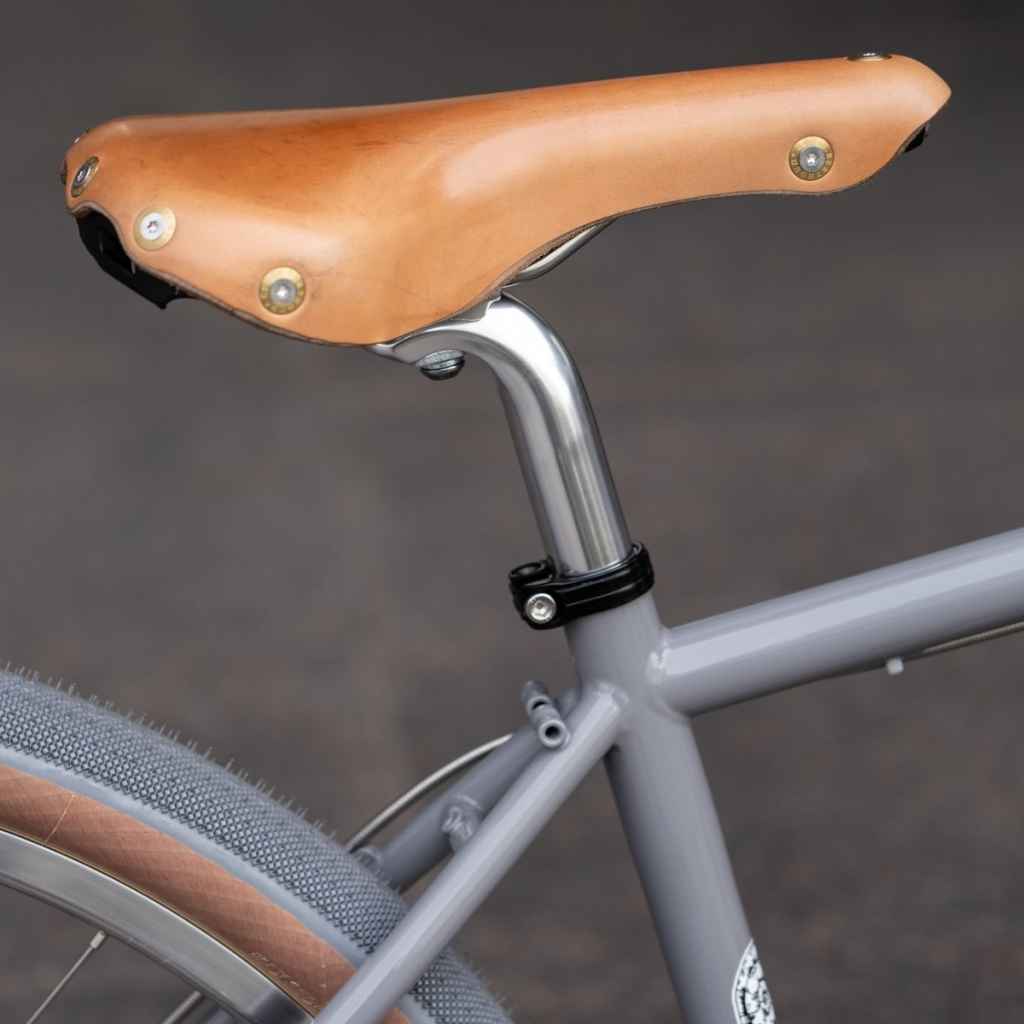 BERTHOUD* aravis leather saddle (natural) - BLUE LUG ONLINE STORE BERTHOUD* aravis leather saddle (natural) - BLUE LUG ONLINE STORE