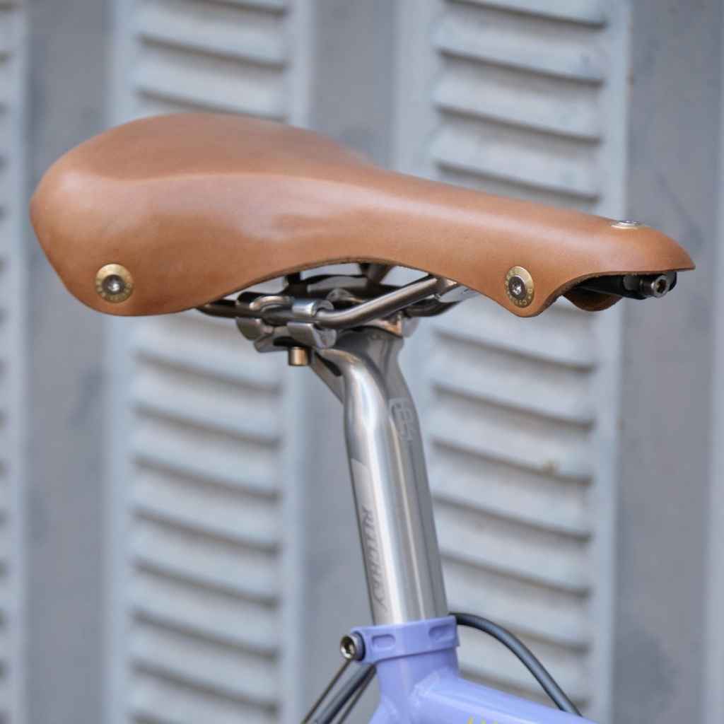 BERTHOUD* soulor leather saddle (natural) - BLUE LUG ONLINE