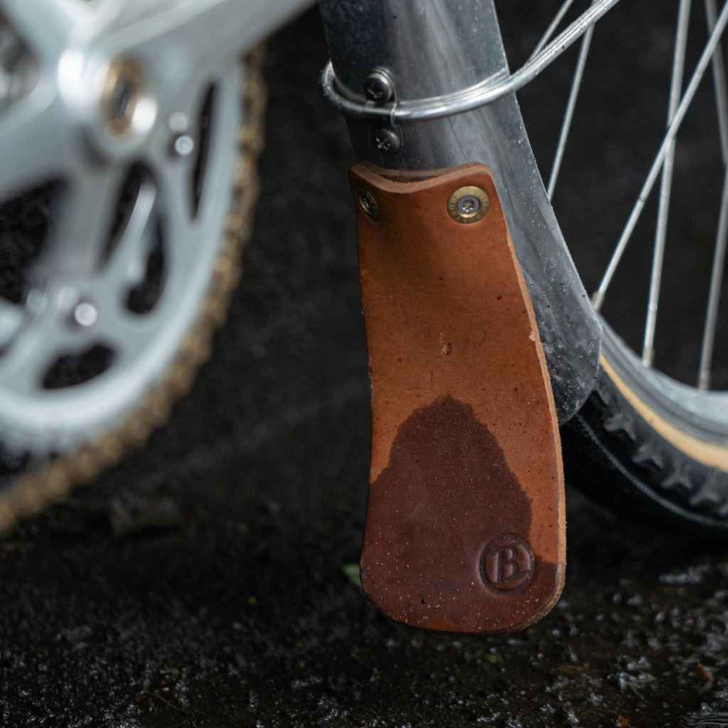 BERTHOUD* leather mud flap set (natural) - BLUE LUG ONLINE STORE