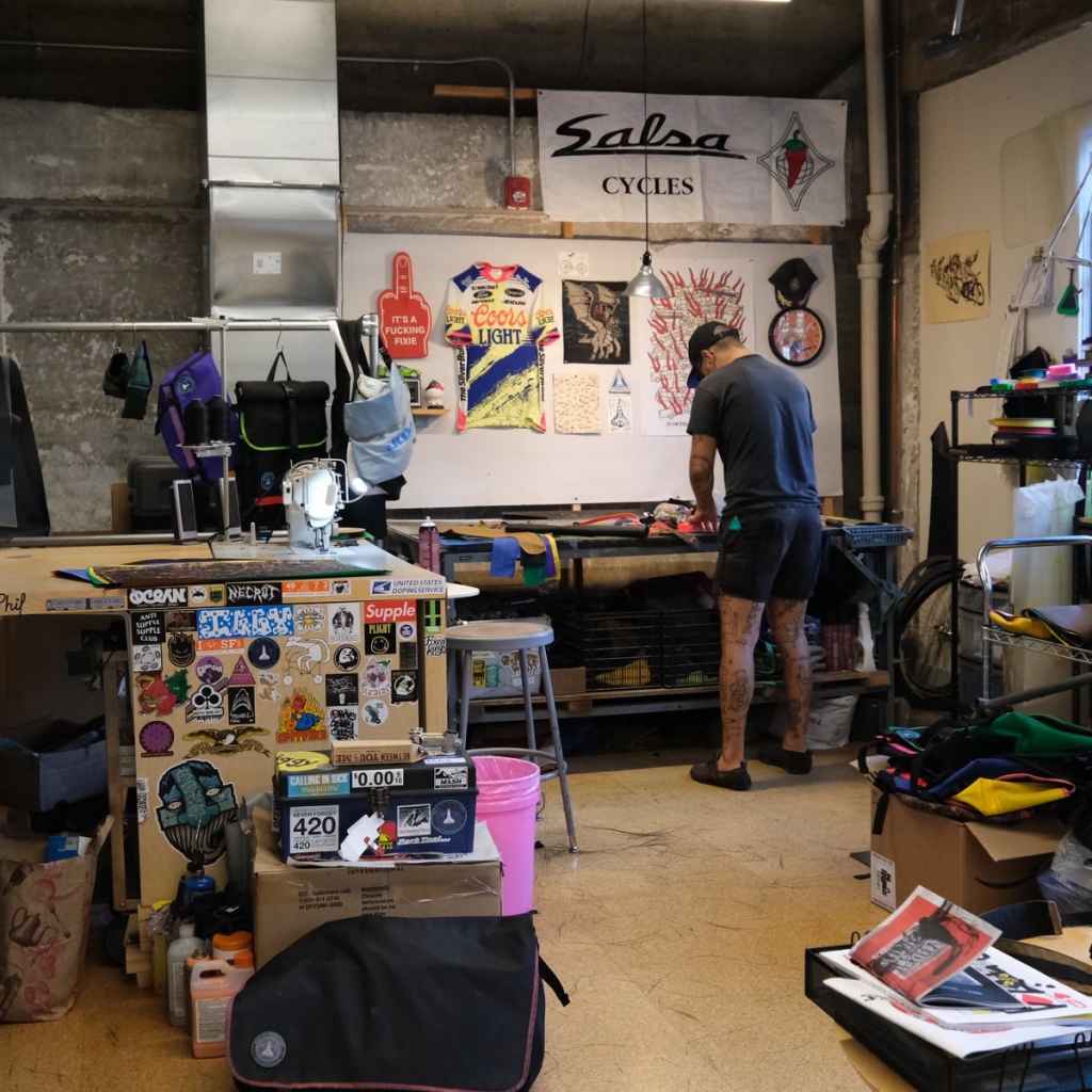 SPACE AGE TECHNOLOGIES* rat pack (black/pink trim) - BLUE LUG