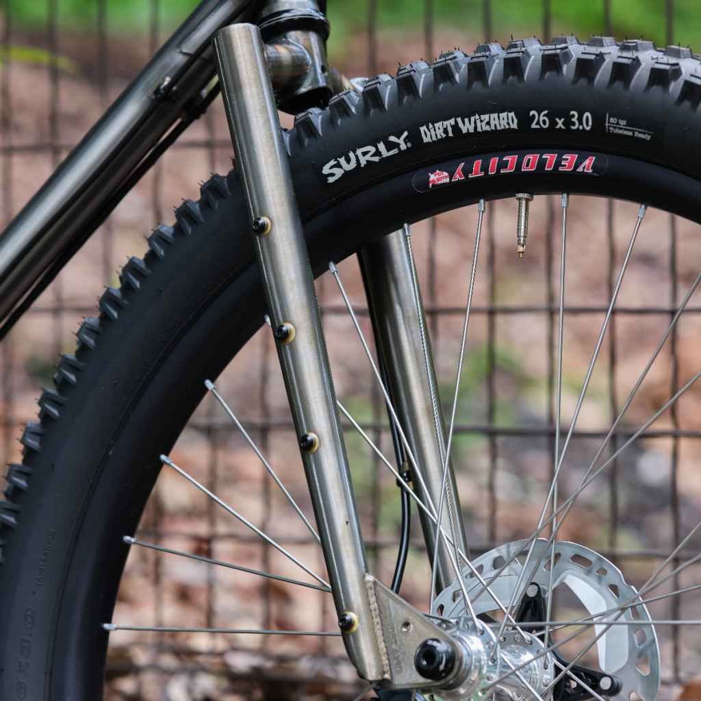 サーリー Surly dirtwizard 26 × 2.75 タイヤ MTB SURLY / DIRT WIZARD TIRE / 26”x2.75” 120tpi - Above Bike Store
