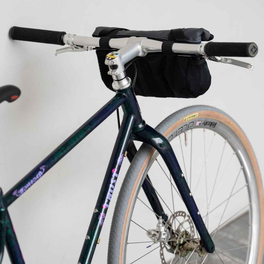 ODI* CF lock-on grip (sapphire/blue) - BLUE LUG ONLINE STORE