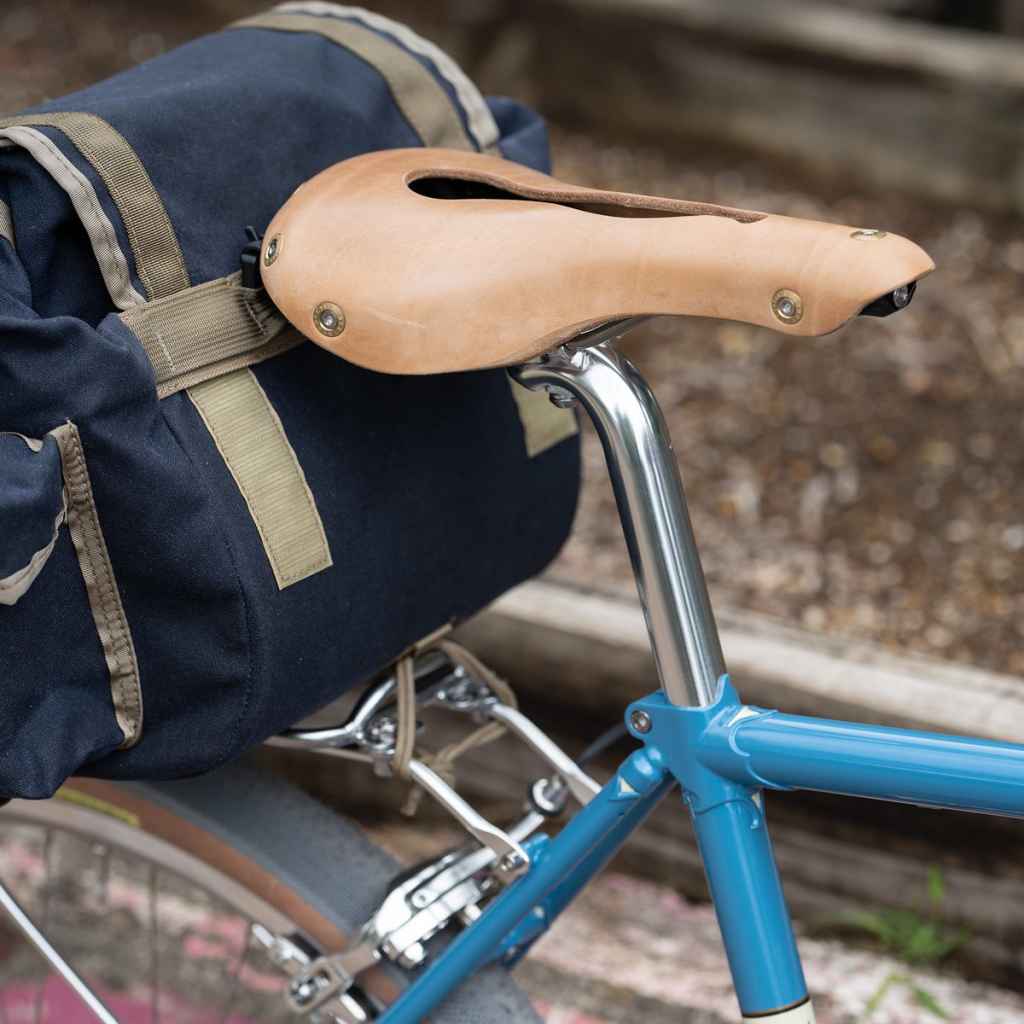 BERTHOUD* aspin open leather saddle (natural) - BLUE LUG ONLINE STORE