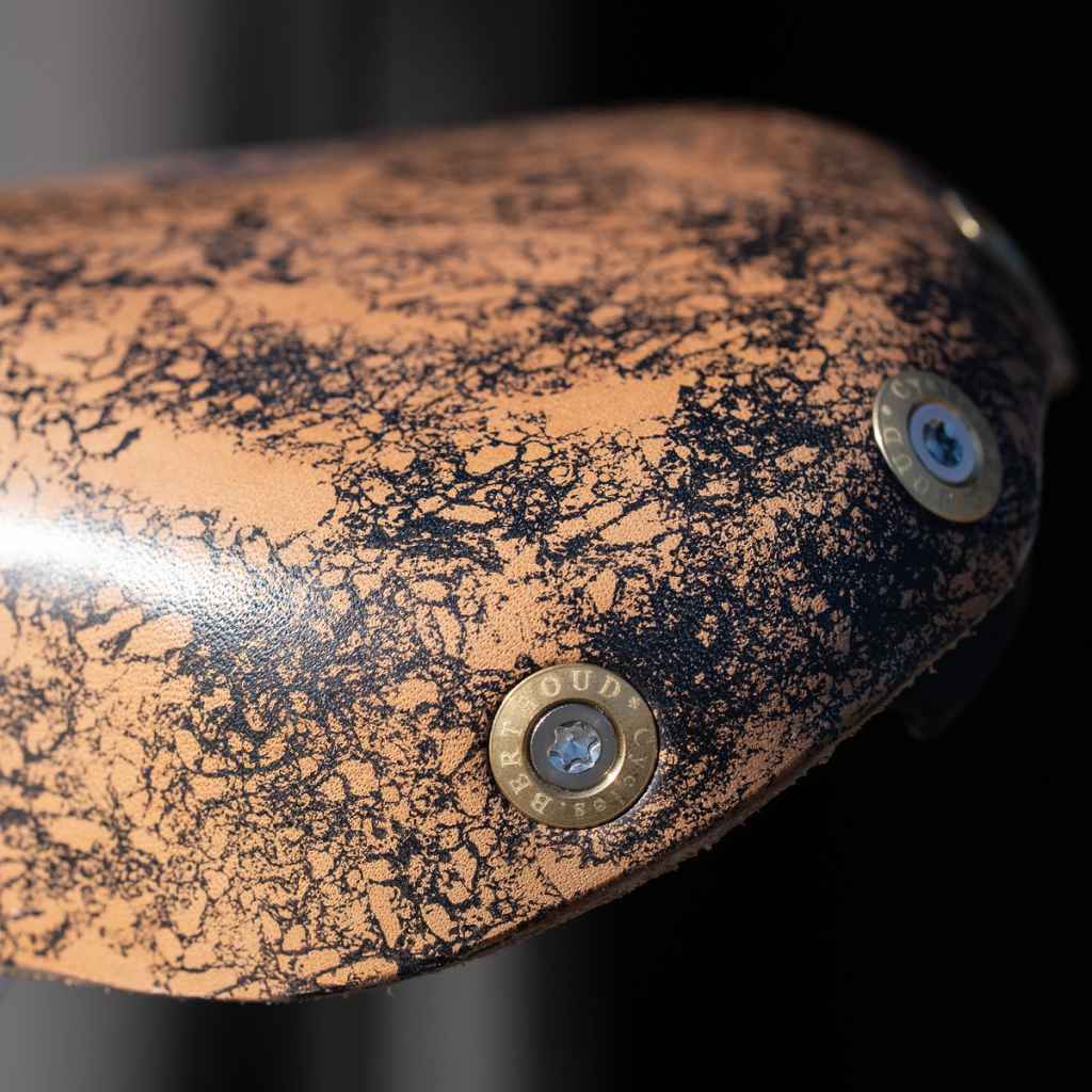 BERTHOUD* aspin leather saddle (cork) - BLUE LUG ONLINE STORE