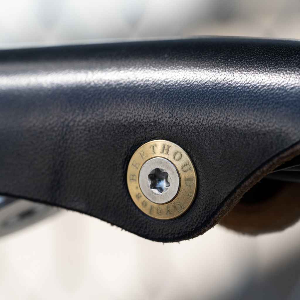 BERTHOUD* aspin leather saddle (black) - BLUE LUG ONLINE STORE