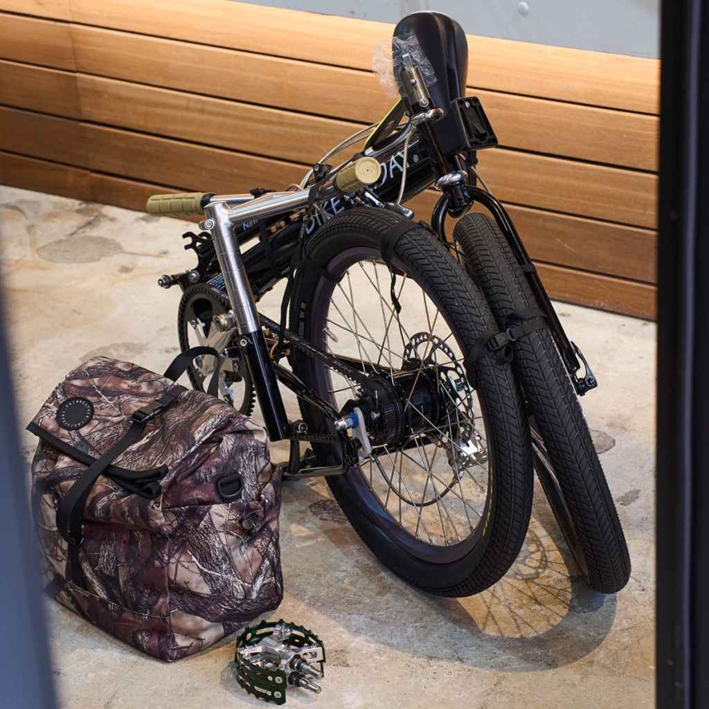 【伊勢丹ブラック限定】boableatherworks grindlodge BIKE FRIDAY* new world tourist silk complete bike (54/Ink