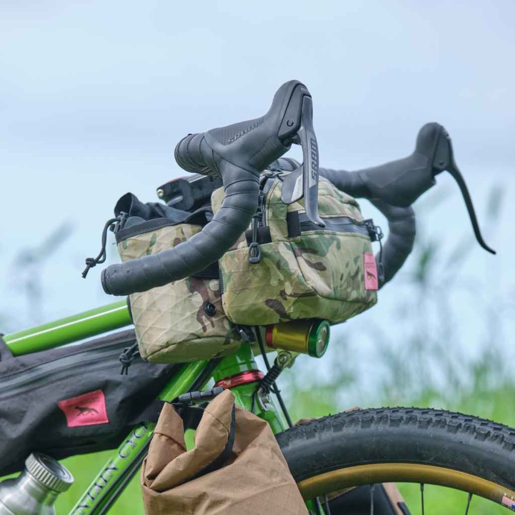 SWIFT INDUSTRIES* kestrel handlebar bag (ecopak/black) - BLUE LUG