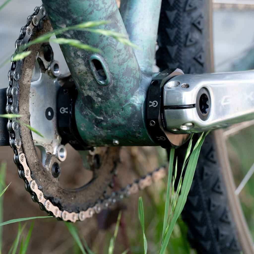 VELO ORANGE* eccentric english threaded bottom bracket (black