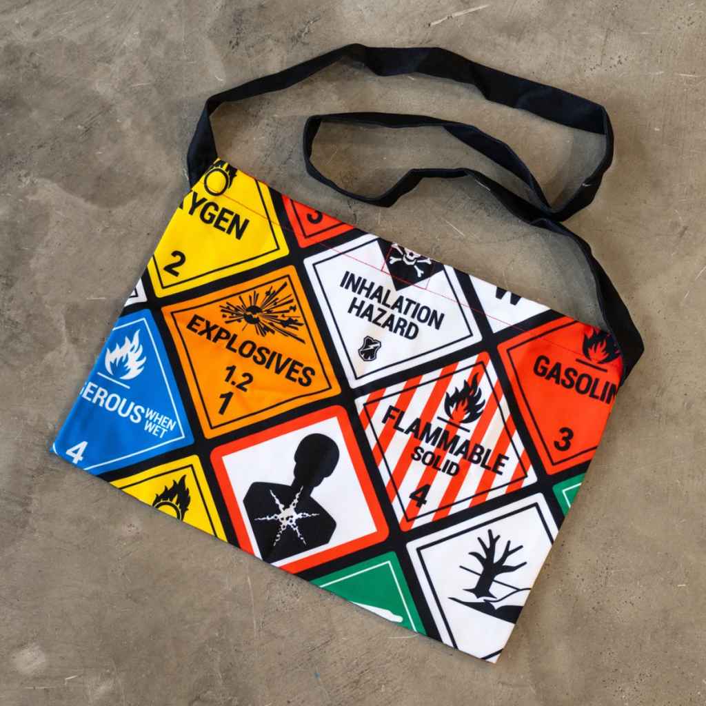 MASH* musette bag (safety) - BLUE LUG ONLINE STORE