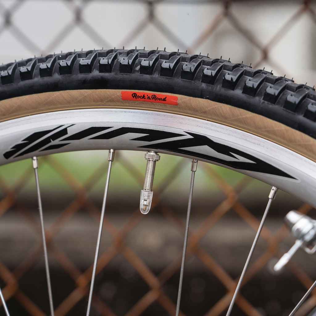 BRUCE GORDON* rock n' road 700×43c tire (black/skin) - BLUE