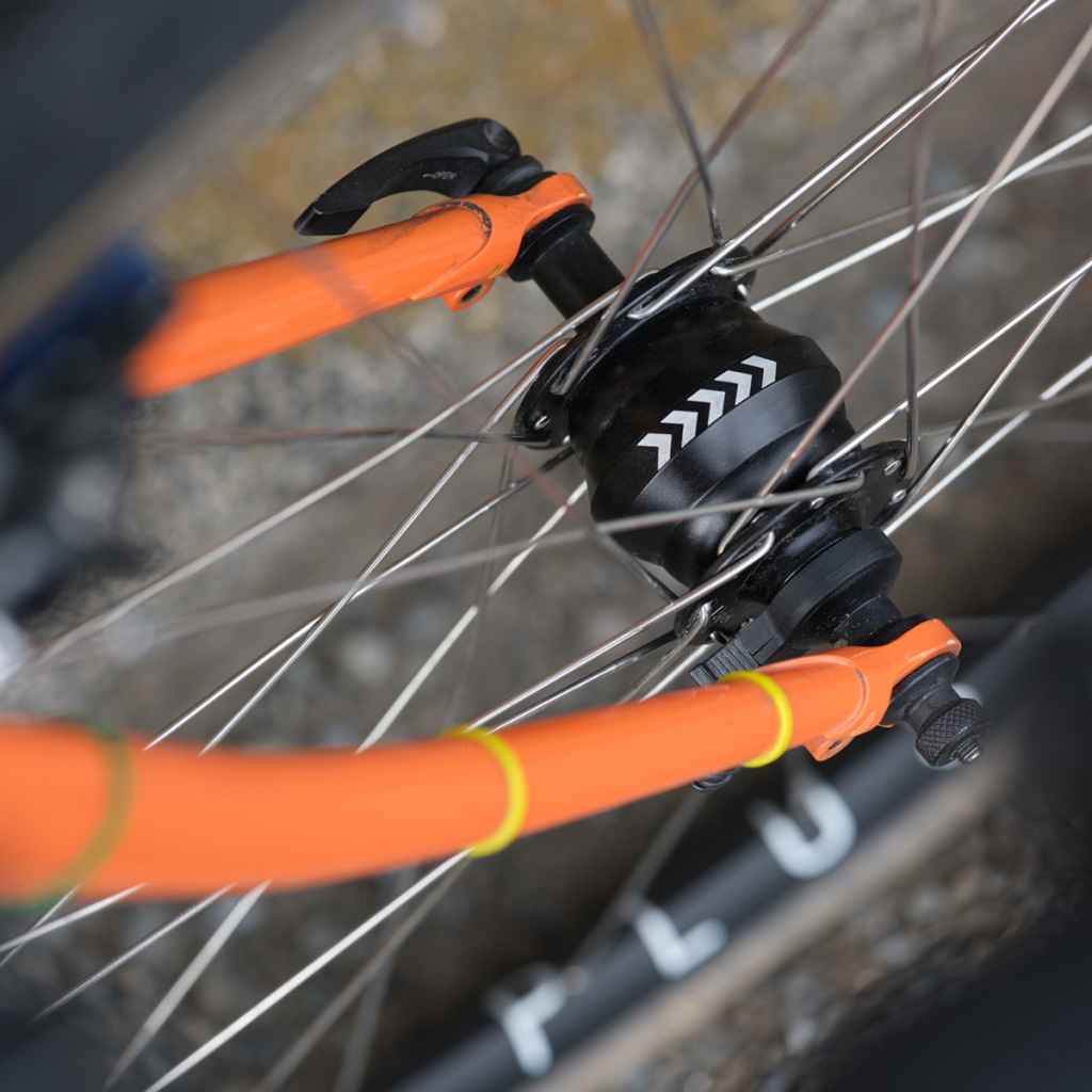 SHUTTER PRECISION* SV-9 dynamo hub (silver) - BLUE LUG