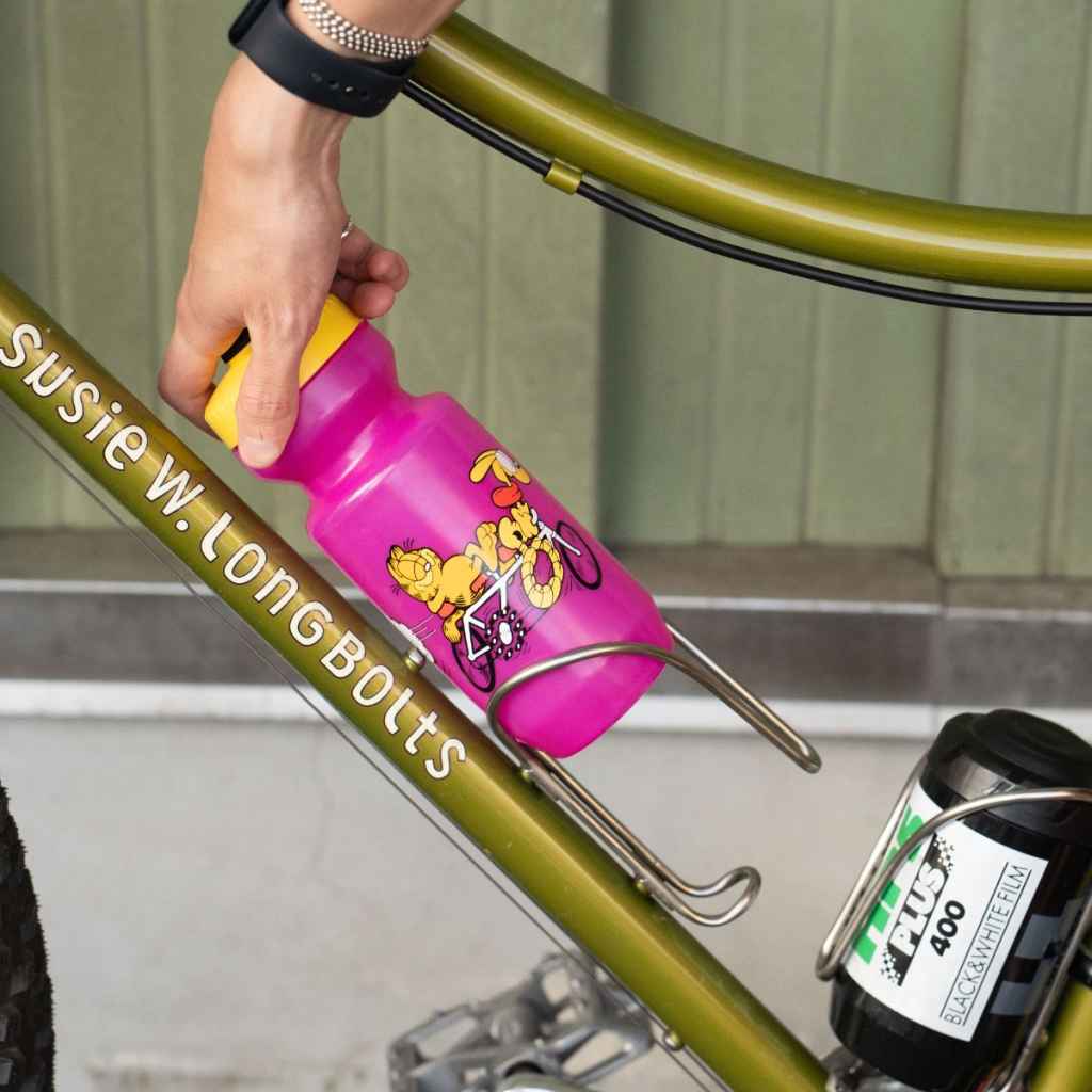 ROAD HOLES* the orange man water bottle (pink) - BLUE LUG ONLINE STORE