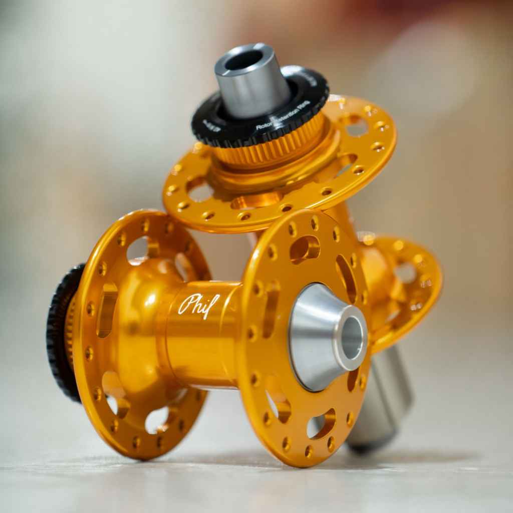 PHIL WOOD* center lock disc hub set (thru-axle/LTD gold) - BLUE