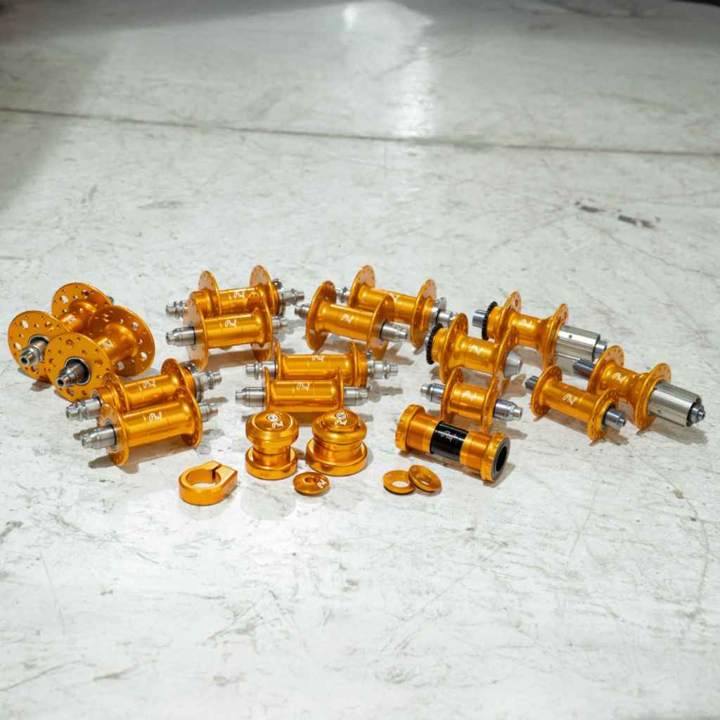 PHIL WOOD* center lock disc hub set (thru-axle/LTD gold) - BLUE