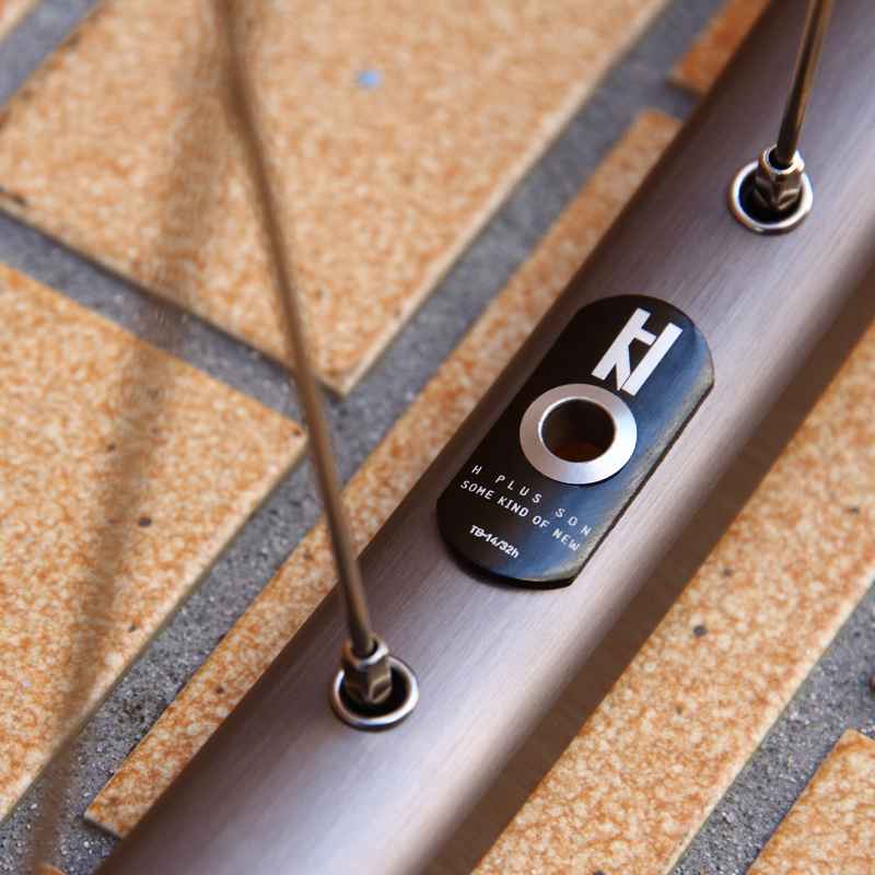 h plus son×novatec brotures ブルーラグ ピスト