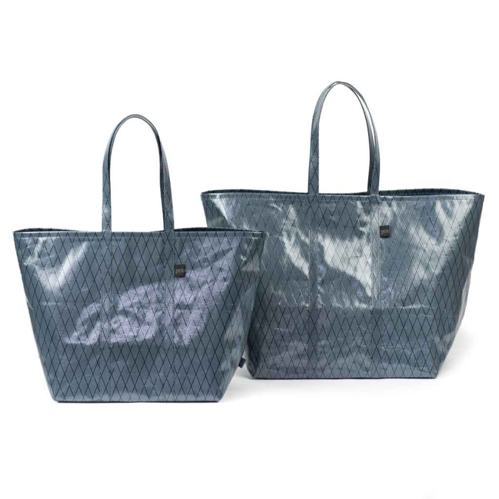 BLUE LUG max tote (film black) サイズ139
