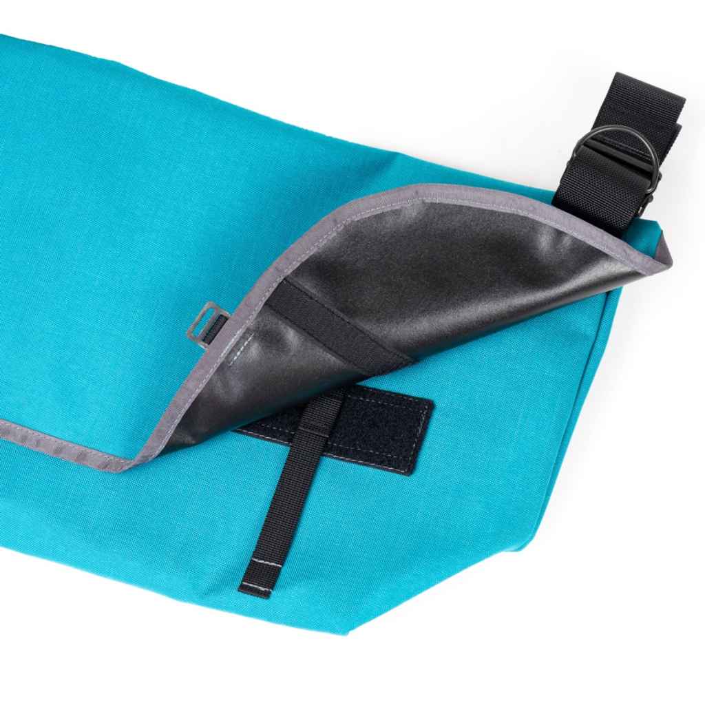 ブルーラグ　メッセンジャーバッグ　ハーフ　ターコイズ+リフレクター BLUE LUG* the messenger bag half (turquoise) - BLUE LUG
