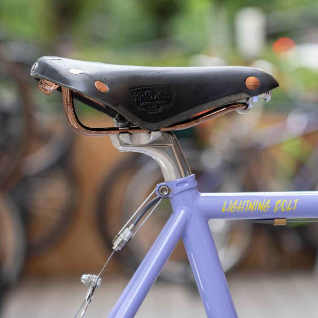 レビュー高評価アイテム特集｜ファッション通販 BROOKS* b17 special short (honey) - BLUE LUG ONLINE STORE 自転車本体
