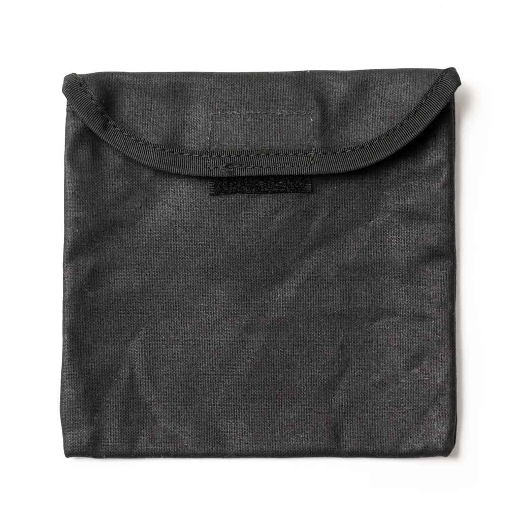 Eerder Metaal* pouch (wax black) - BLUE LUG ONLINE STORE