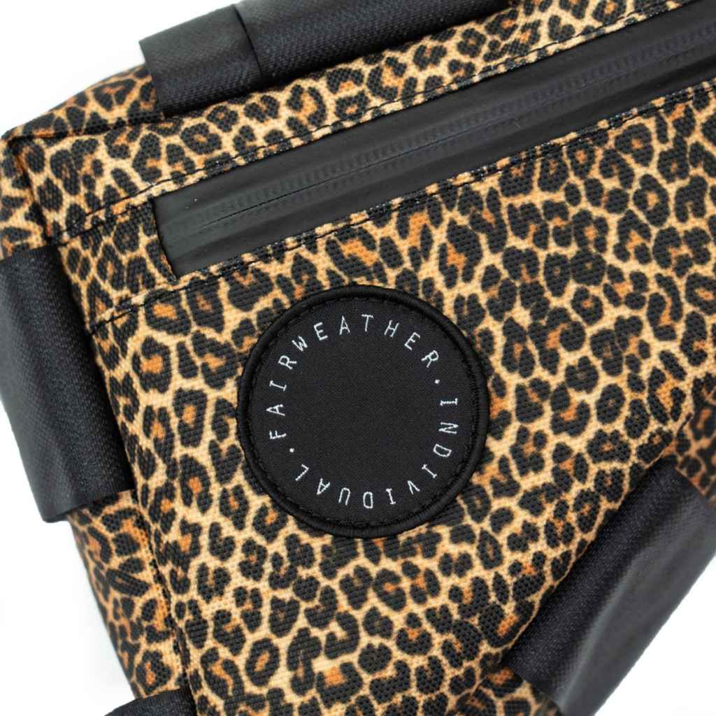FAIRWEATHER* corner bag (leopard) - BLUE LUG ONLINE STORE