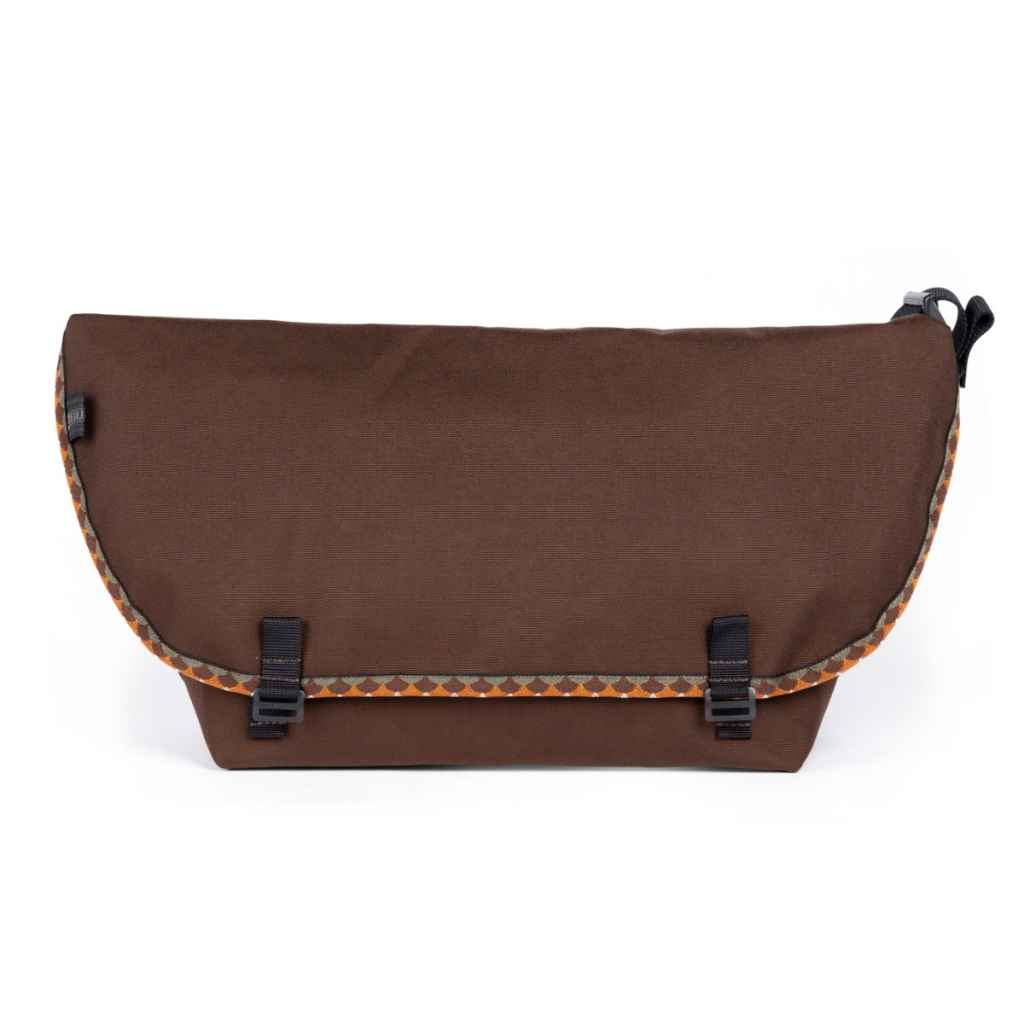BLUE LUGメッセンジャーバッグ　half size brown CAMP AND GO SLOW×BLUE LUG* the messenger bag half (brown trout