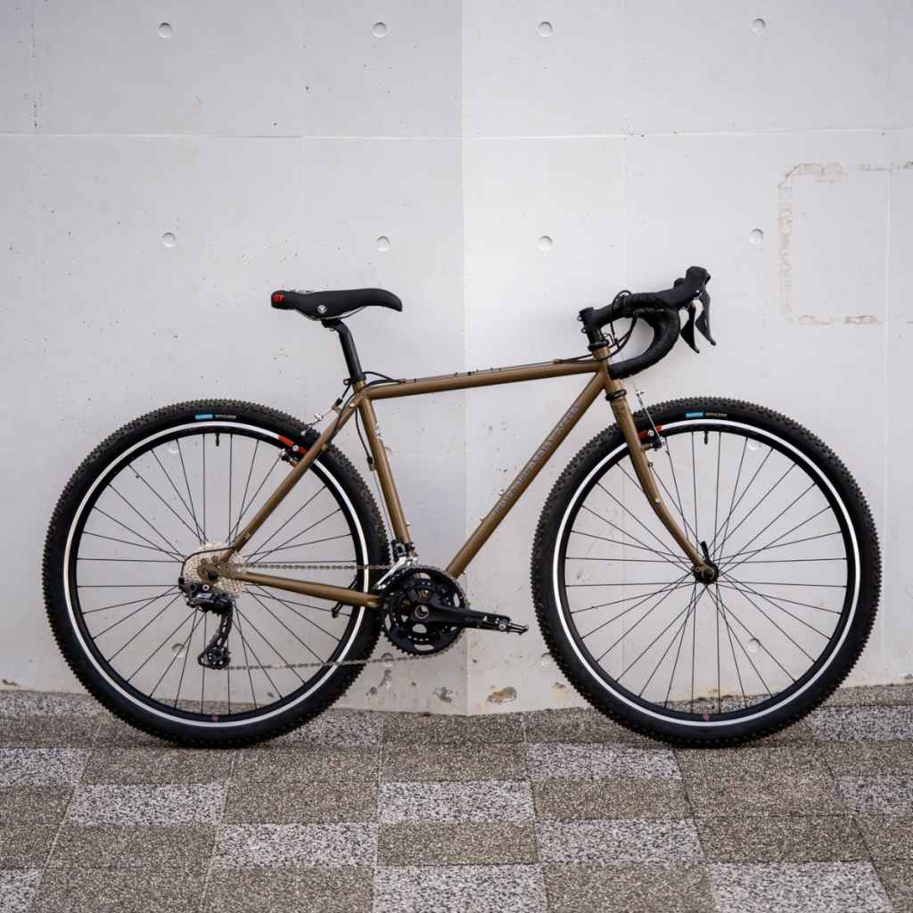 BLACK MOUNTAIN CYCLES* monstercross 完成車 (50/khaki grey) - BLUE