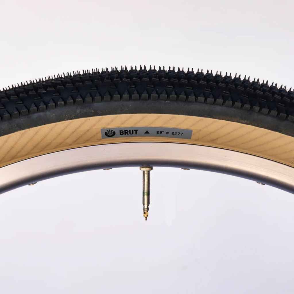 ULTRADYNAMICO* brut JFF tire (black/tan) - BLUE LUG ONLINE STORE