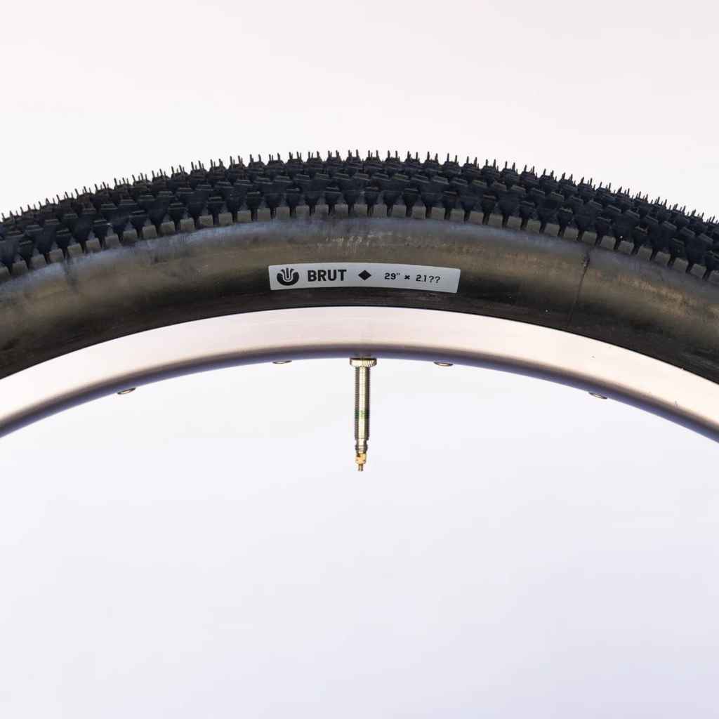ULTRADYNAMICO* brut robusto tire (black) - BLUE LUG ONLINE STORE
