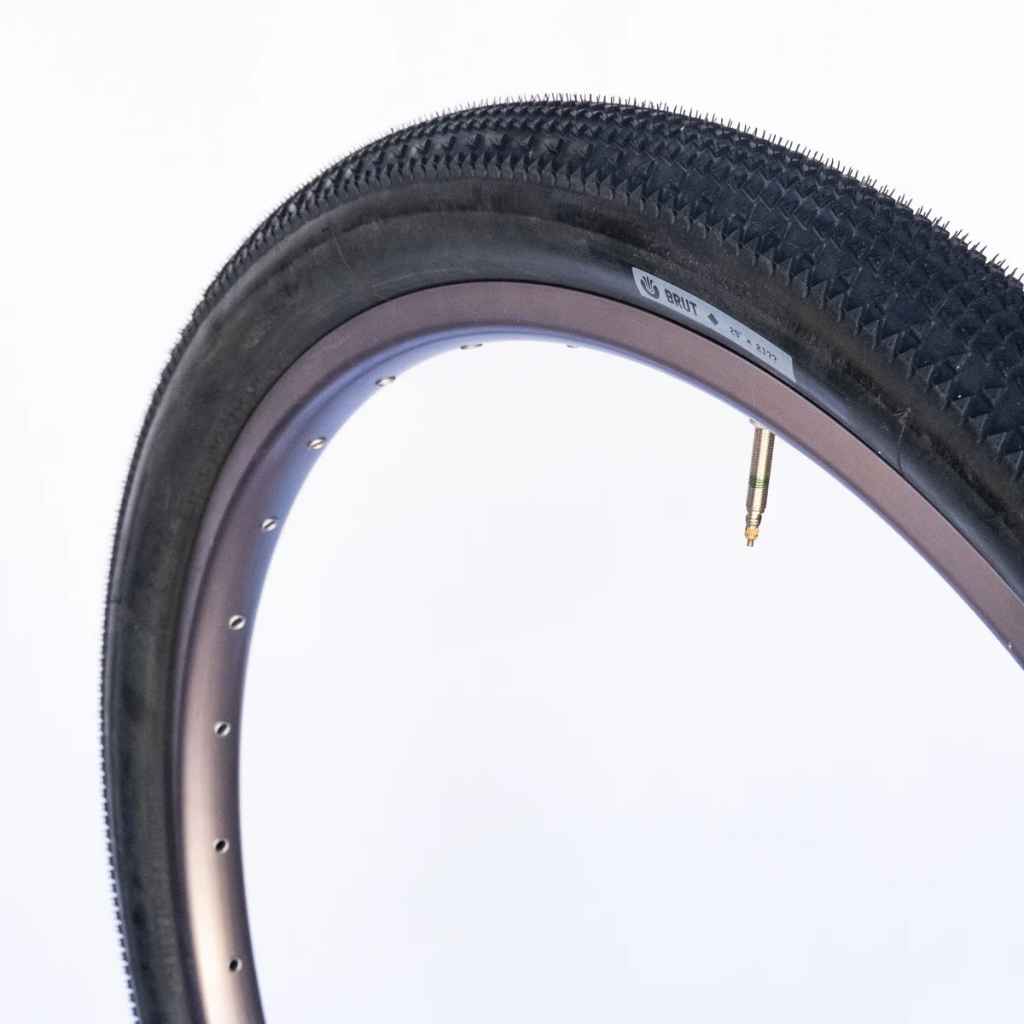 ULTRADYNAMICO* brut robusto tire (black) - BLUE LUG ONLINE STORE