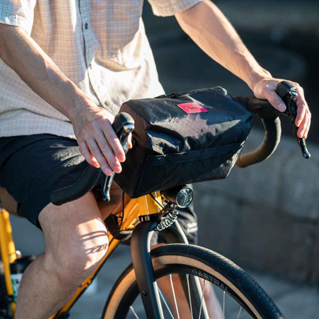 SWIFT INDUSTRIES* capstone handlebar bag (ecopak/black