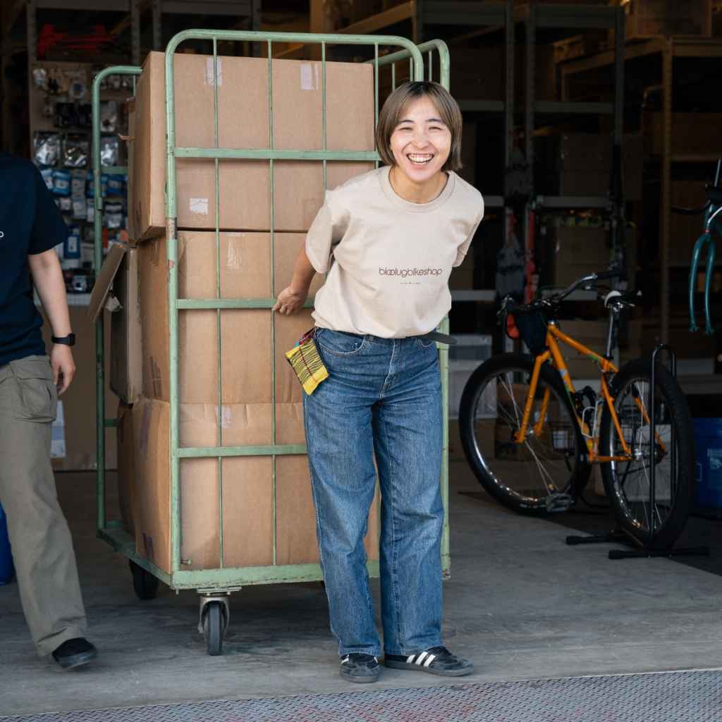 BLUE LUG* bloolugbikeshop t-shirt (sand) - BLUE LUG ONLINE STORE