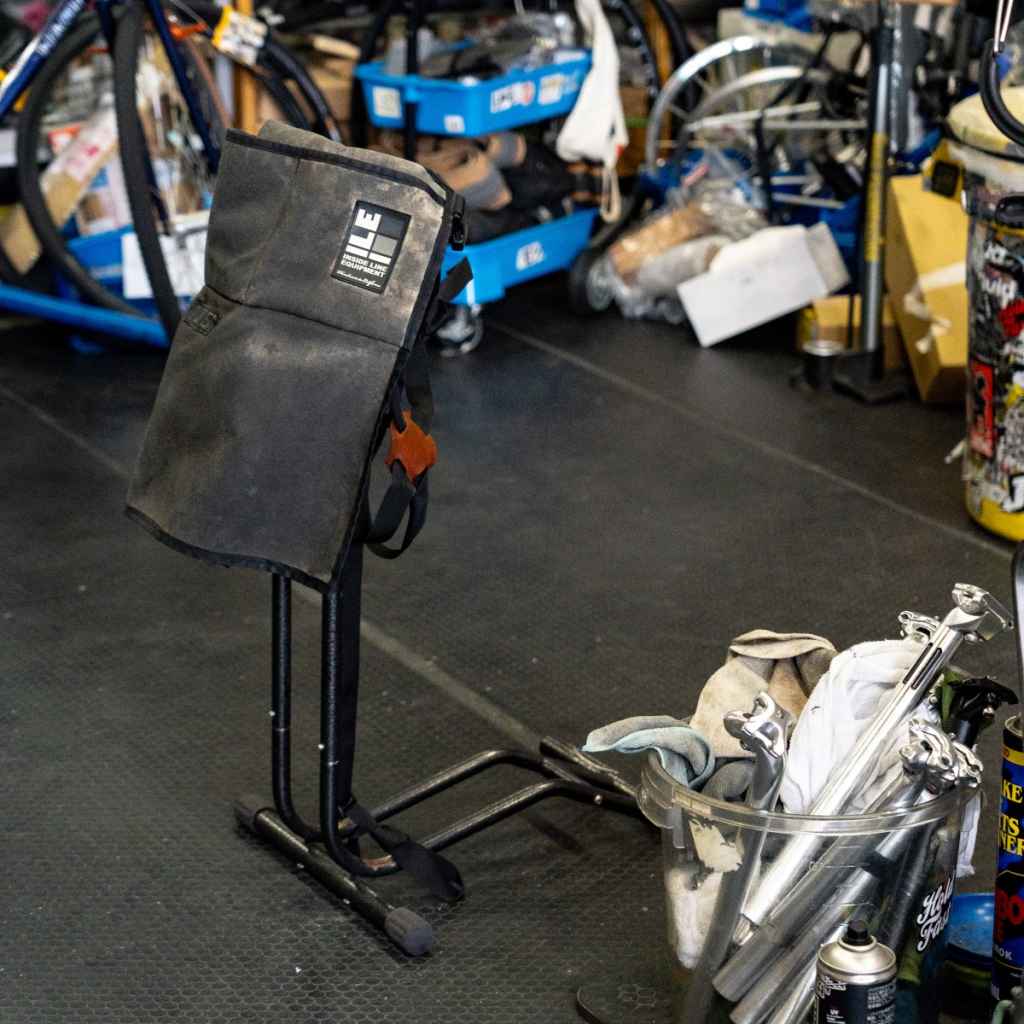 ILE* work apron (waxed grey/x-pac purple) - BLUE LUG ONLINE STORE