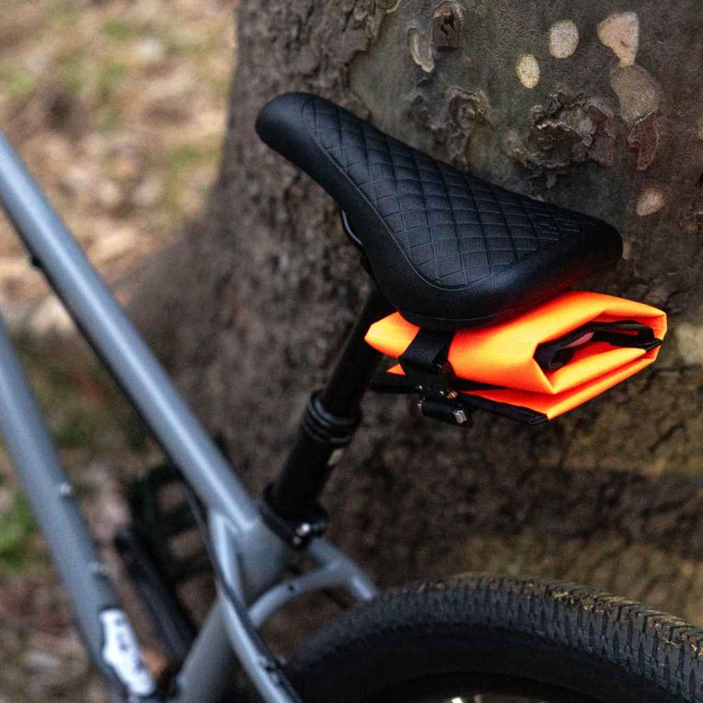 REALM* saddle tool roll cobra buckle (Ice dyed) - BLUE LUG ONLINE