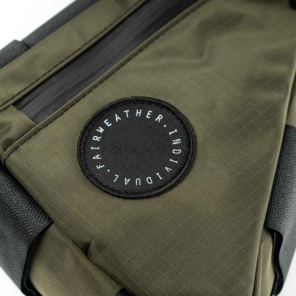 FAIRWEATHER* corner bag (olive) - BLUE LUG ONLINE STORE