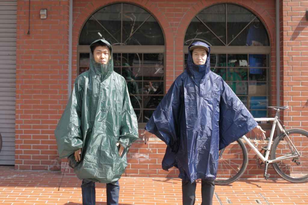 FAIRWEATHER* packable rain poncho (algae green) - BLUE LUG