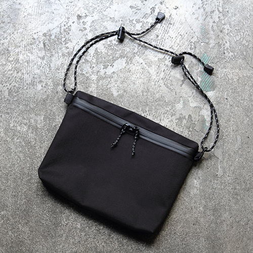 *FAIRWEATHER* zip sacoche (black)